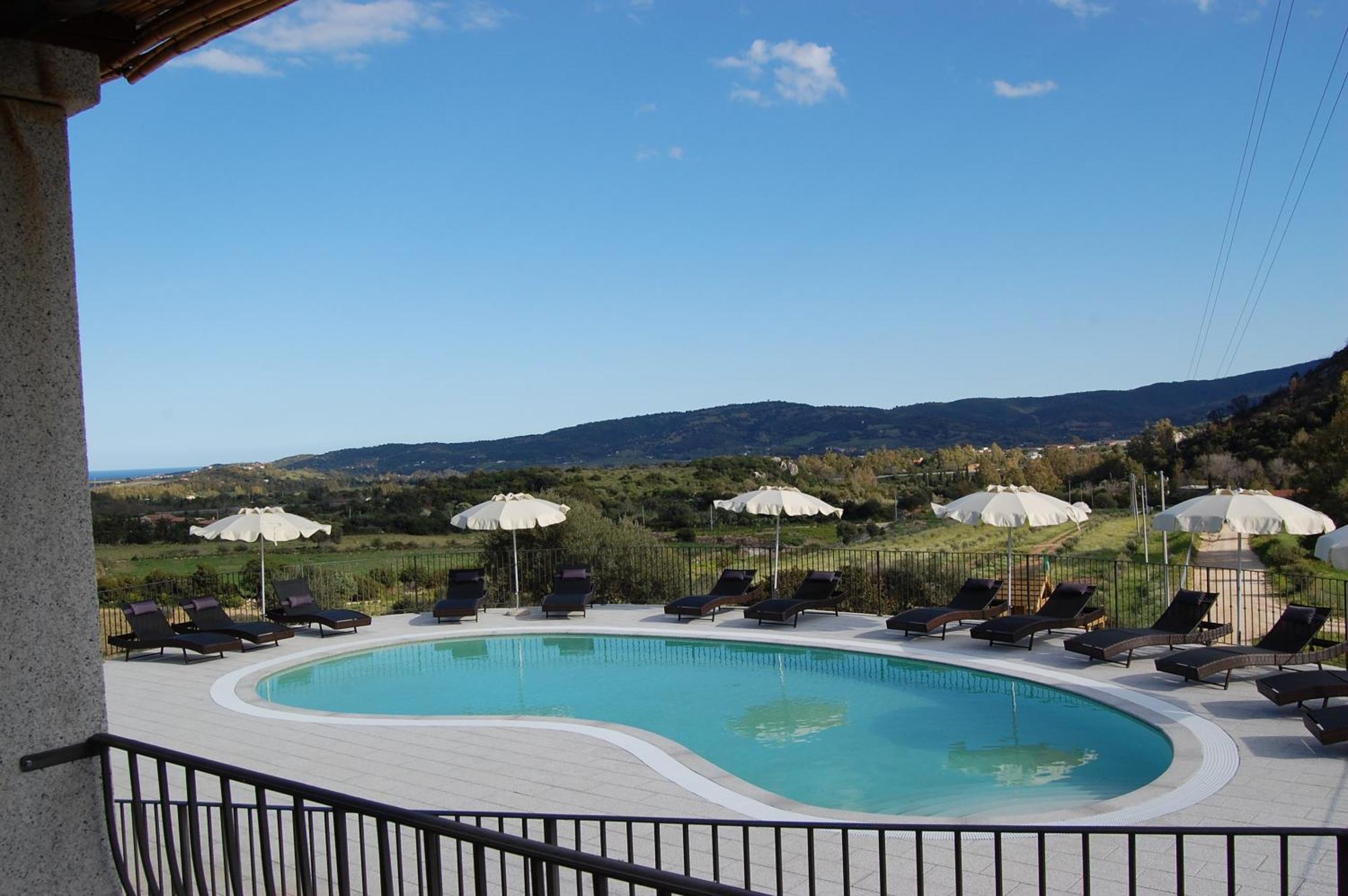 Case Vacanze Nioleo - Apartments And Pool Siniscola Extérieur photo