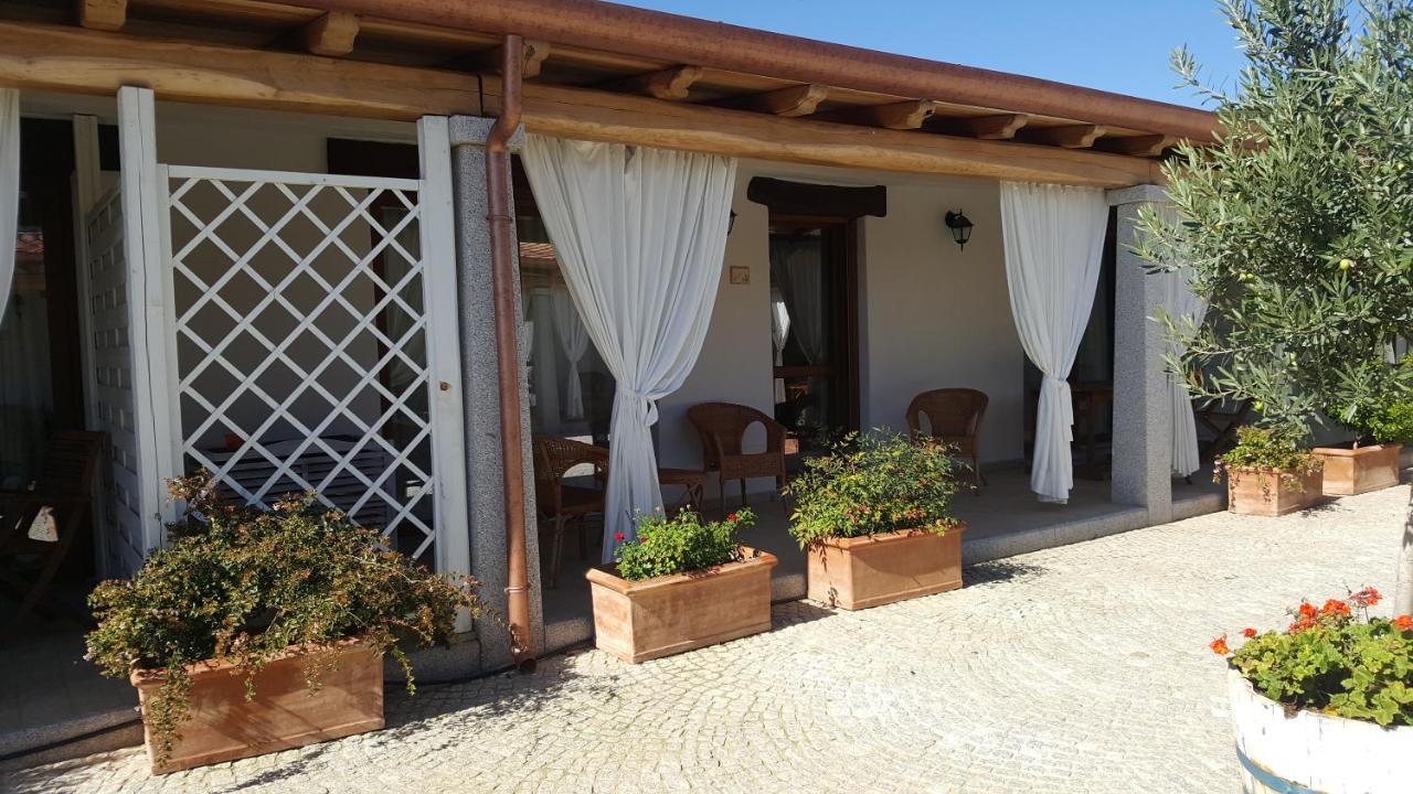 Case Vacanze Nioleo - Apartments And Pool Siniscola Extérieur photo
